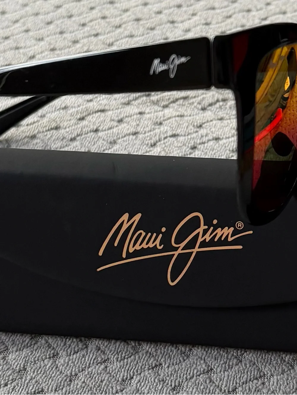 Maui Jim Unisex Black Frame and Hawaii Lava Mirror Sunglasses NWOT